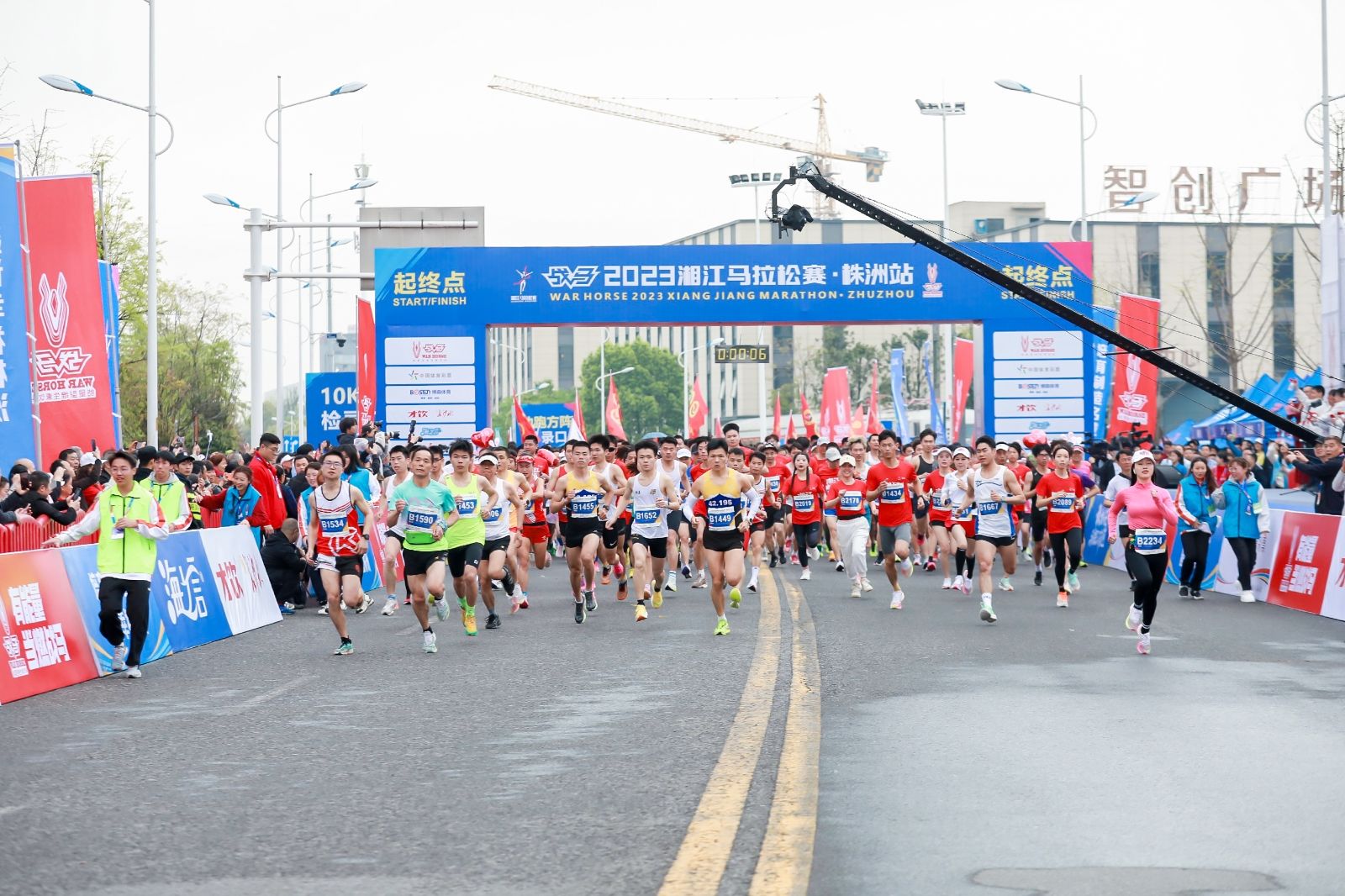敢為人先·與湘江奔跑 ｜戰(zhàn)馬2023湘江馬拉松株洲站鳴槍起跑！